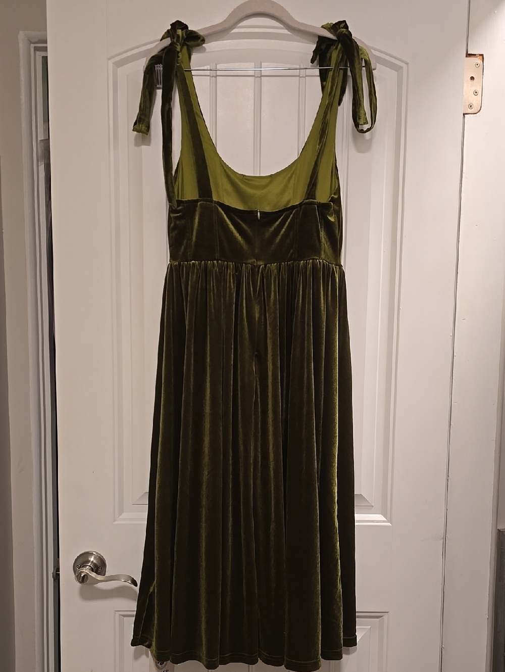 NWT CIDER Scoop Neck Olive Green Velvet Midi Dress with Tie Straps - Picture 9 of 9